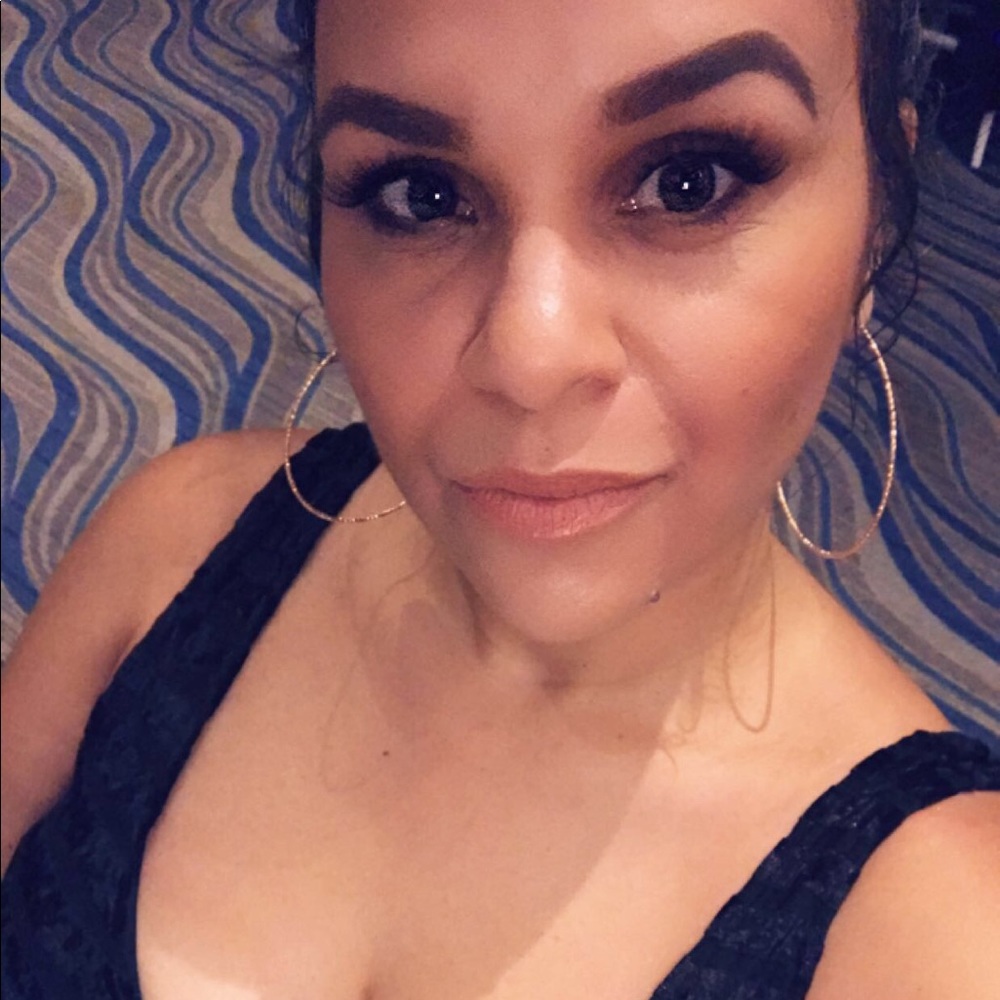 Meet your Posher, Raquel